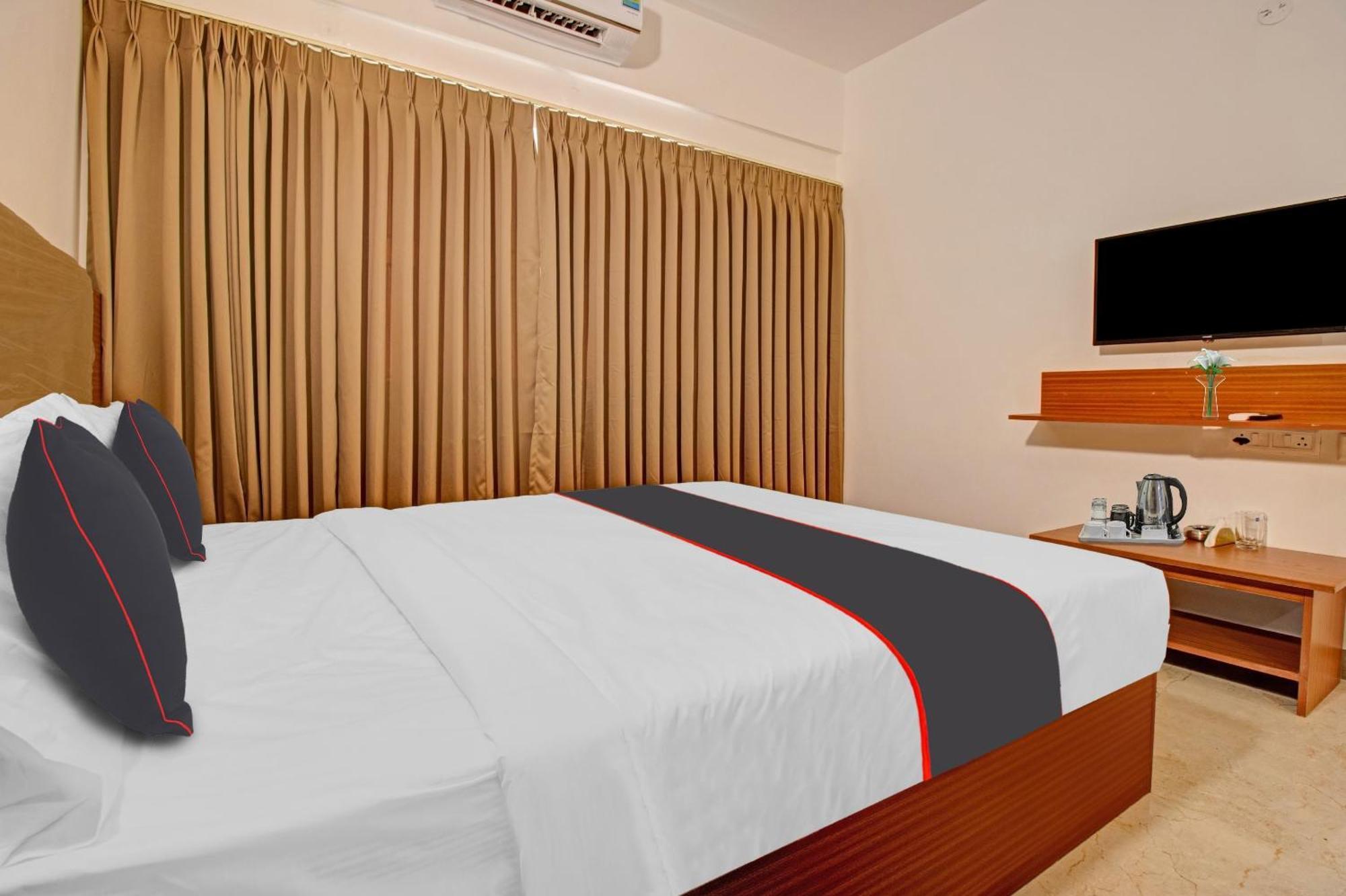 Super Collection O Petals Otium Business Hotel Bangalore Esterno foto