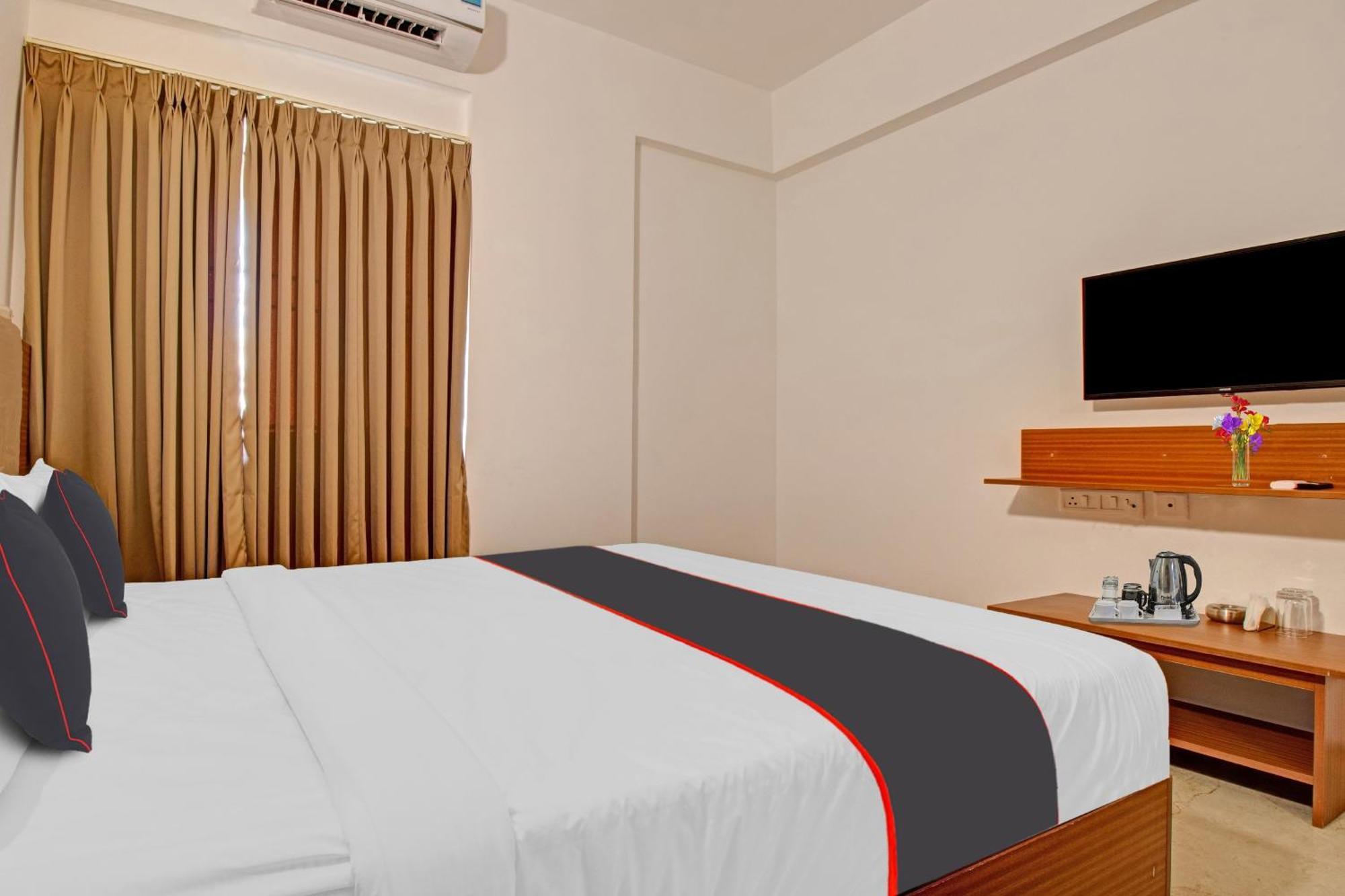 Super Collection O Petals Otium Business Hotel Bangalore Esterno foto