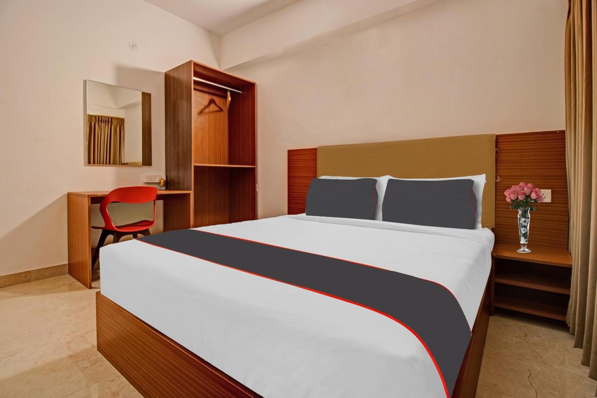 Super Collection O Petals Otium Business Hotel Bangalore Esterno foto