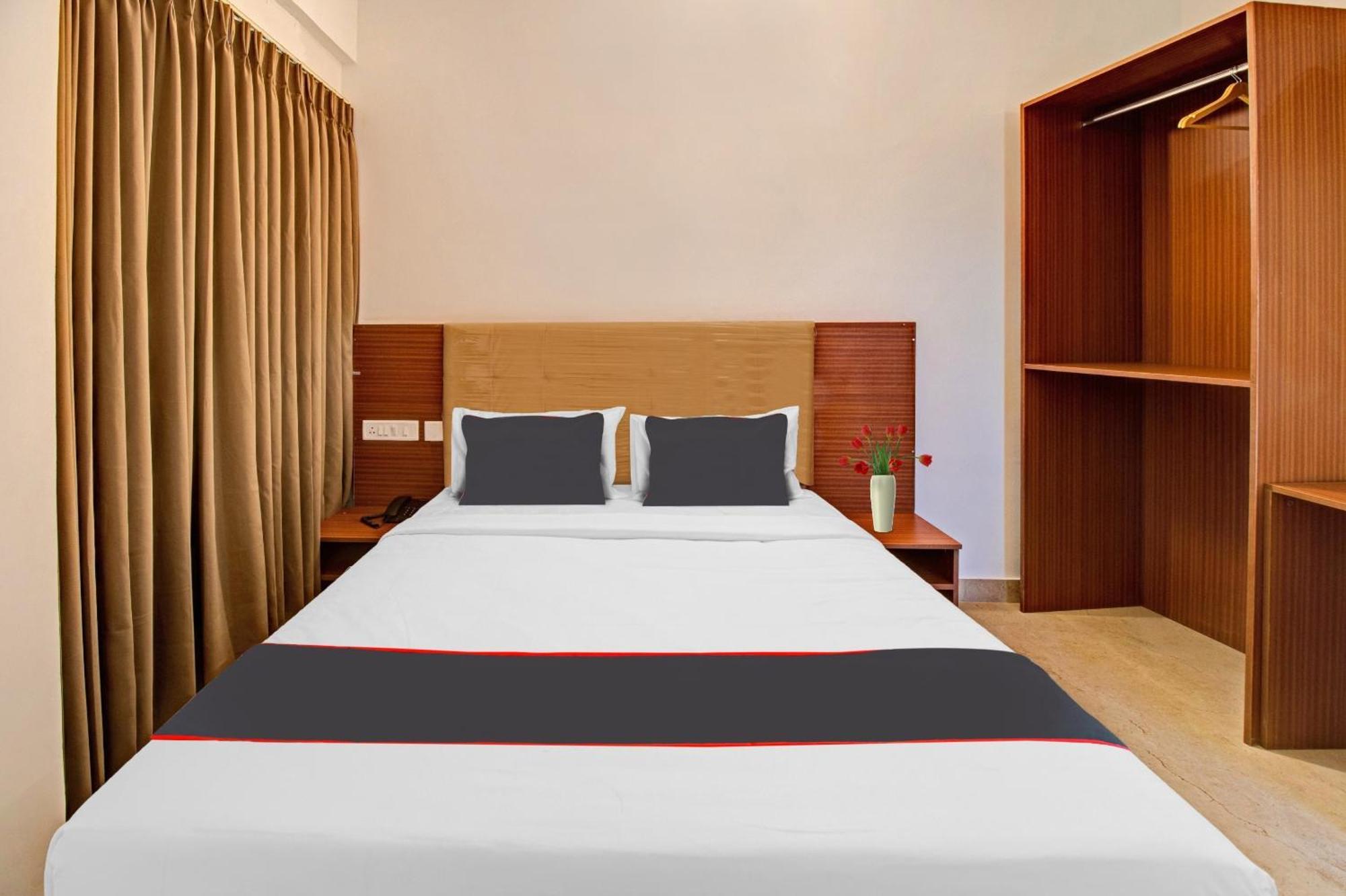 Super Collection O Petals Otium Business Hotel Bangalore Esterno foto