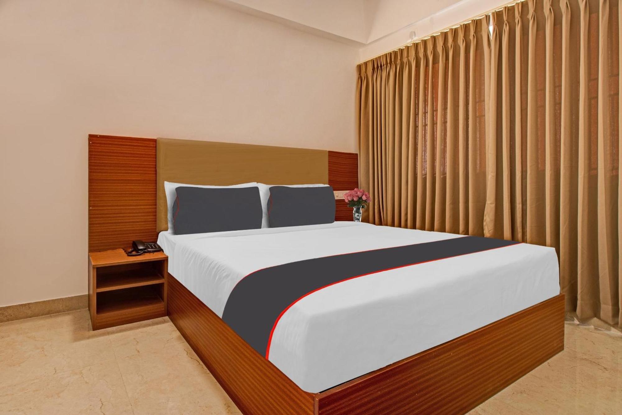 Super Collection O Petals Otium Business Hotel Bangalore Esterno foto